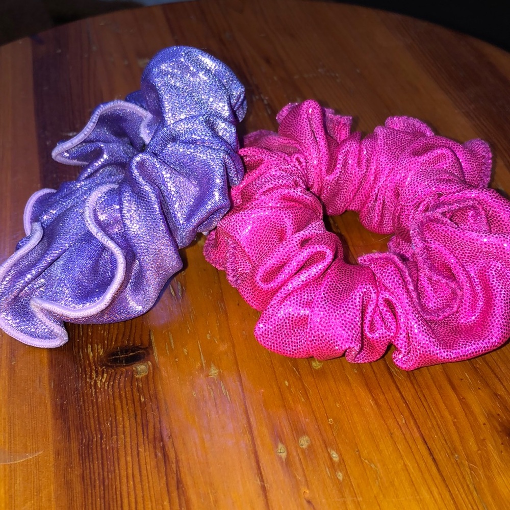 2 pack of hair scrunchies